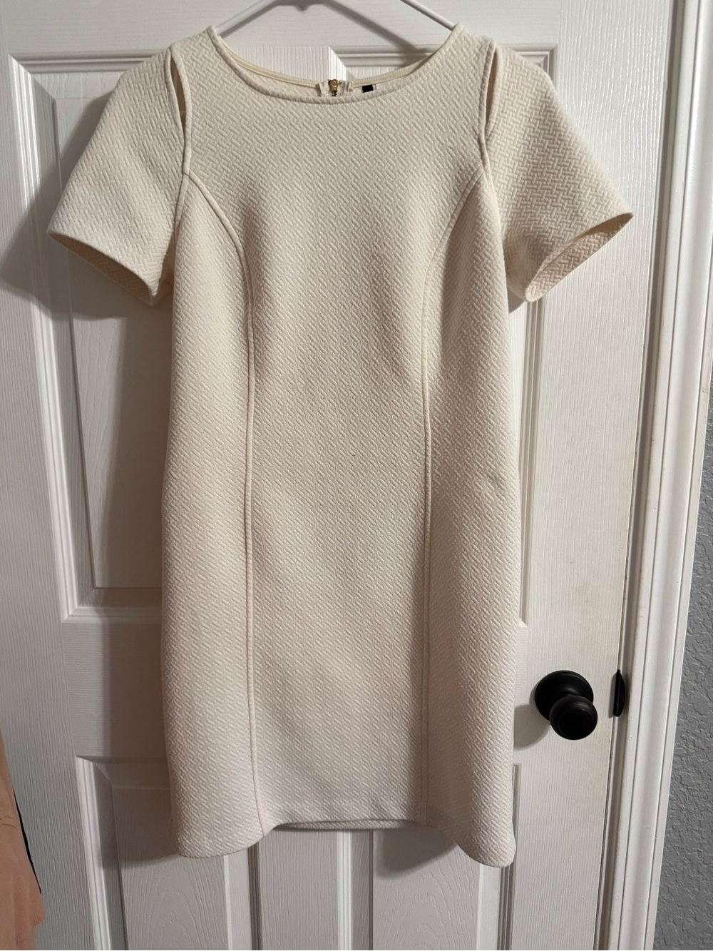 Kensie White/Cream Textured Short-Sleeve Sheath Dress